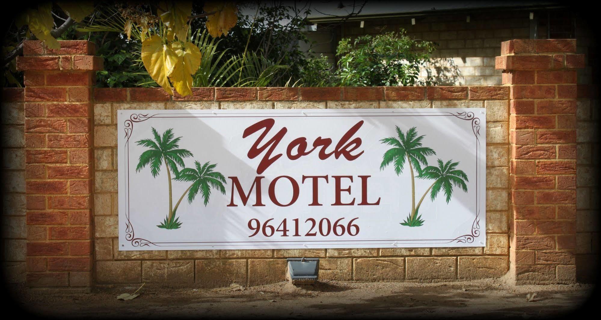 York'S Boutique Motel Bagian luar foto